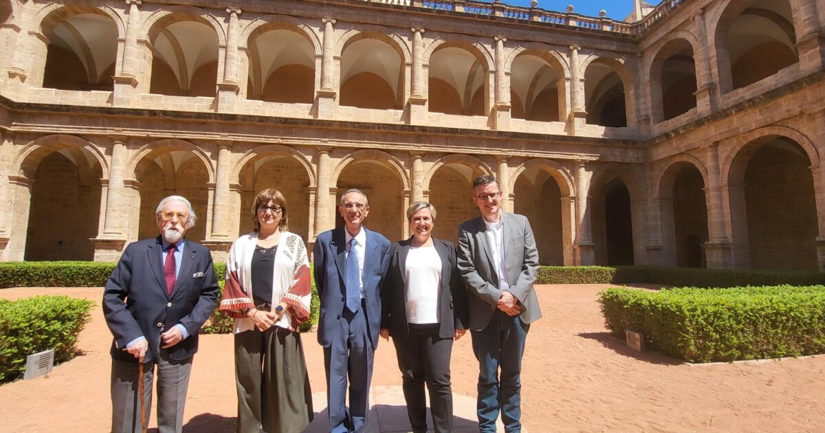 Leconomista Josep Maria Jordán rep el Premi Lluís Guarner Periòdic