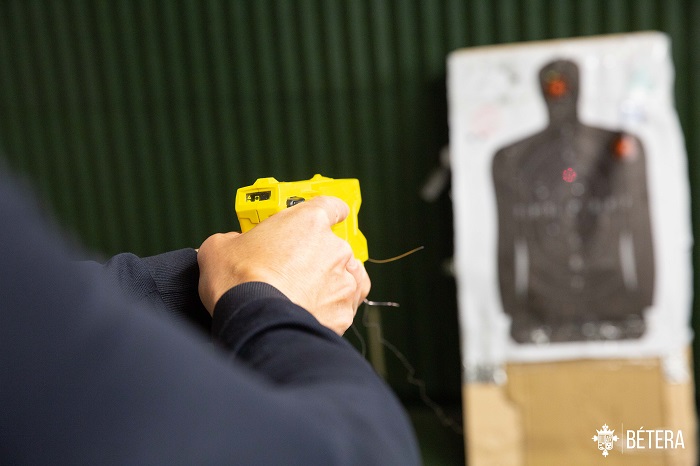 La Policía Local incorpora pistolas táser con cámara para sus patrullas en  Valladolid