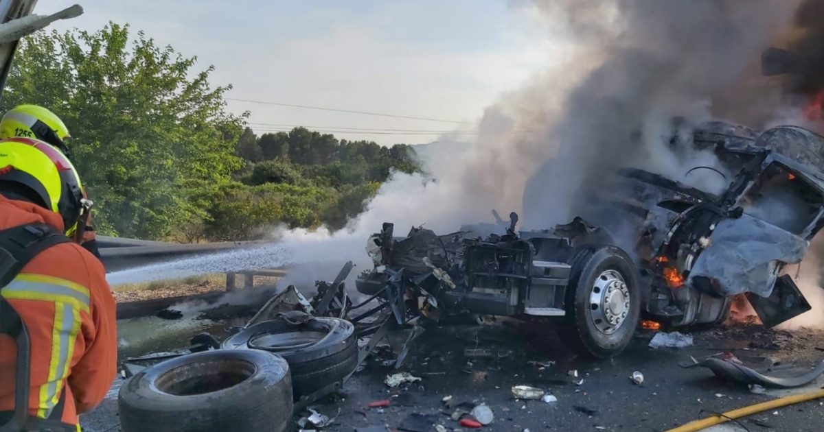 Muere Un Camionero Al Incendiarse La Cabina En Un Accidente En Riba ...